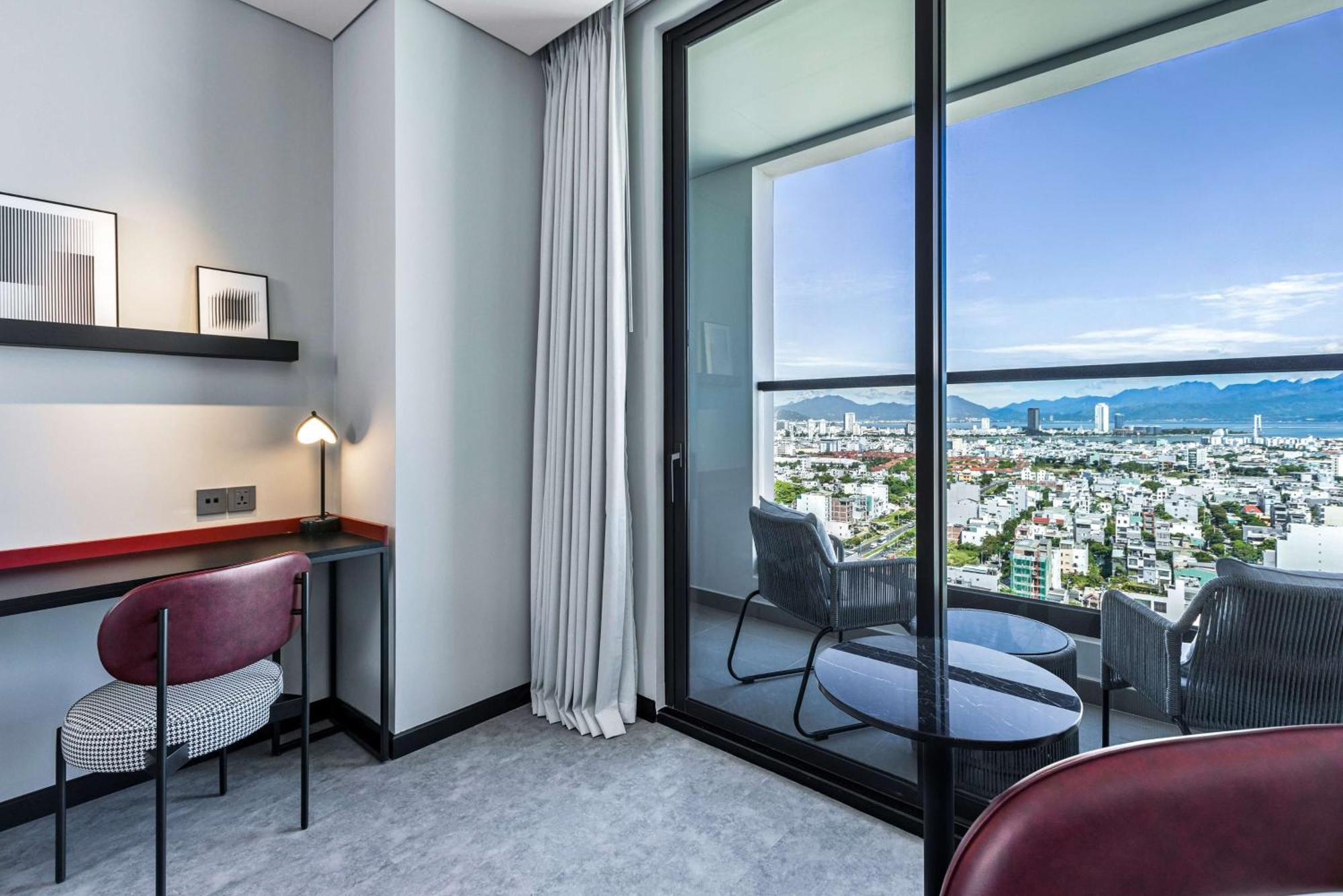 Radisson Red Khách sạn 5*