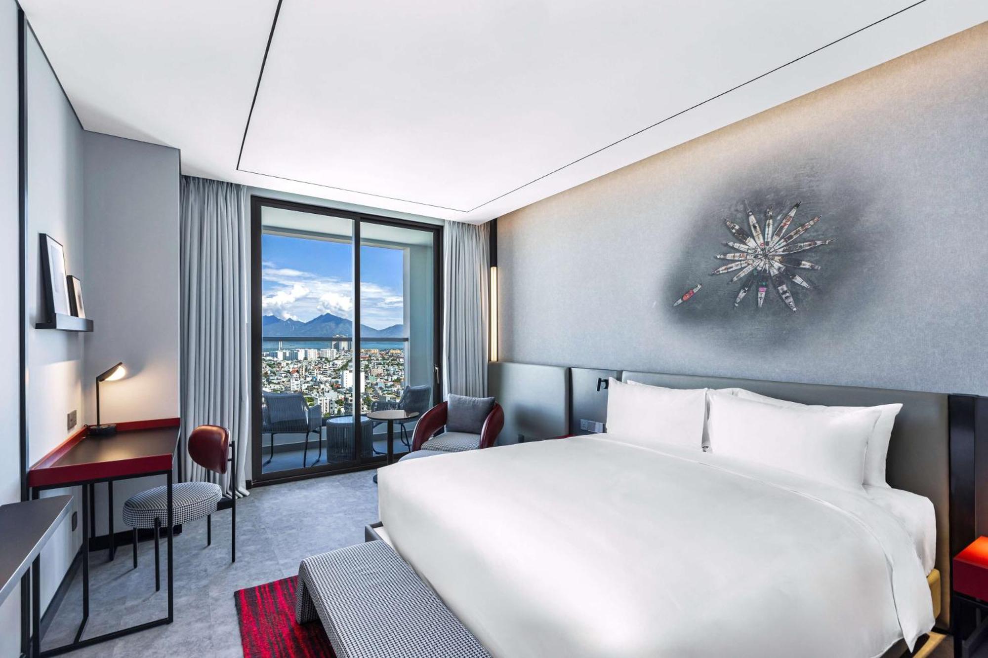 Radisson Red Khách sạn Đà Nẵng