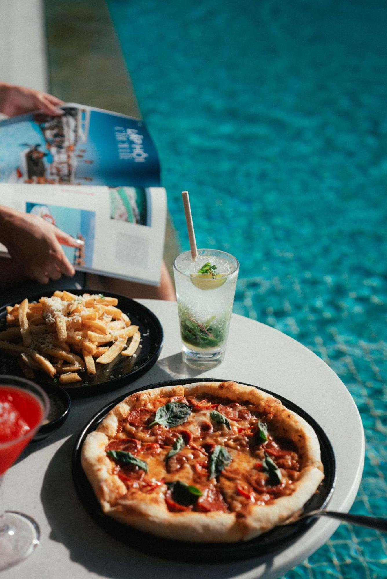 Radisson Red Khách sạn 5*