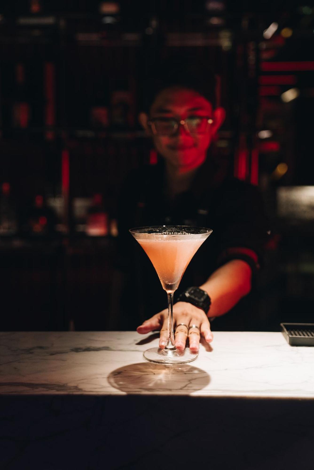 Khách sạn Radisson Red